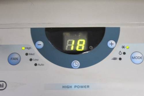 A fantastic De Longhi Pinguino PAC C110 portable air conditioner in full working order.