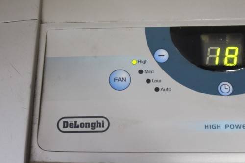 A fantastic De Longhi Pinguino PAC C110 portable air conditioner in full working order.