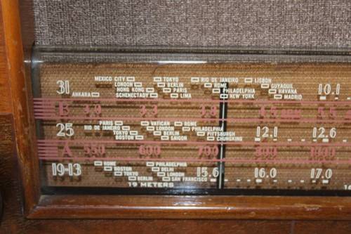 An awesome vintage American made for The Gramophone co valve radio in perfect working order