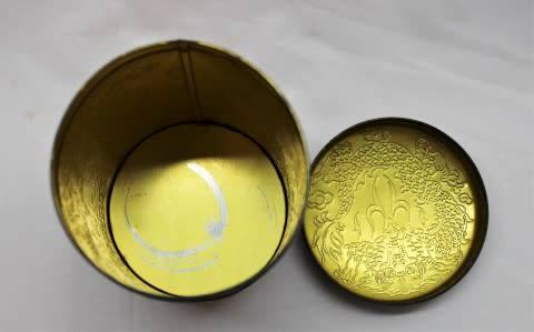 A very attractive vintage Chinese authentic red dragon tea tin. Lifespace Sale