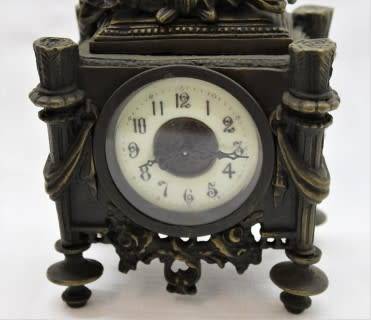 A beautiful Victorian bronze revival "cherub" boudoir mantle clock exquisite detail! -Lifespace Sale