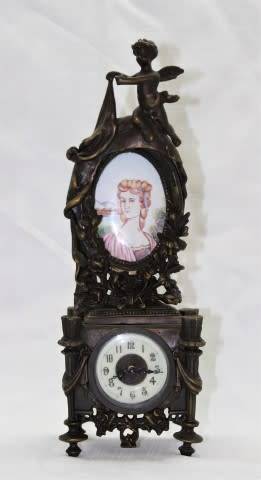 A beautiful Victorian bronze revival "cherub" boudoir mantle clock exquisite detail! -Lifespace Sale
