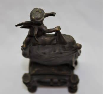 A beautiful Victorian bronze revival "cherub" boudoir mantle clock exquisite detail! -Lifespace Sale