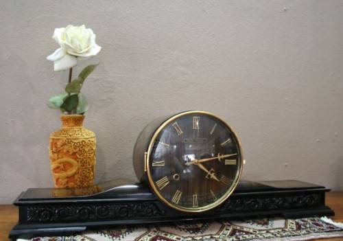 A beautiful Rhythm Charmant mantel clock, chimes on the hour,1/2 hour. Lifespace Sale