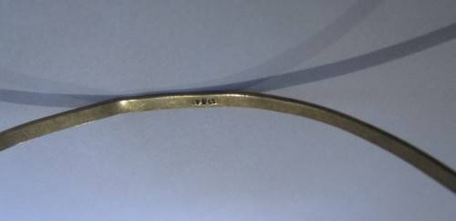 An awesome pair of solid gold (9ct) ladies bangles - total weight 6 grams.