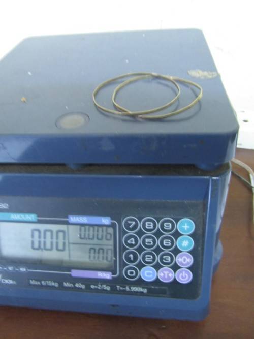 An awesome pair of solid gold (9ct) ladies bangles - total weight 6 grams.