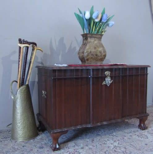 A stunning large solidly built "Kenbow" Imbuia trousseau kist with brass embellishments. Gorgeous!!!