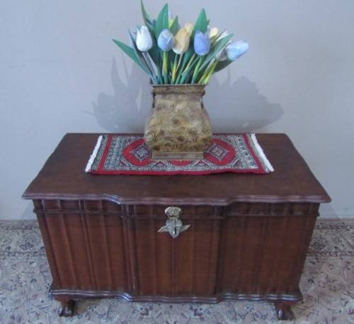 A stunning large solidly built "Kenbow" Imbuia trousseau kist with brass embellishments. Gorgeous!!!