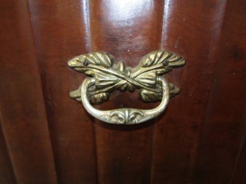 A stunning large solidly built "Kenbow" Imbuia trousseau kist with brass embellishments. Gorgeous!!!