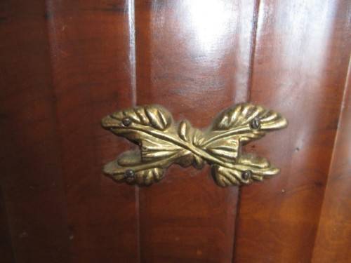A stunning large solidly built "Kenbow" Imbuia trousseau kist with brass embellishments. Gorgeous!!!
