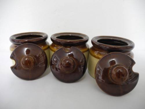A pretty set of four ceramic sugar/ condiment bowls-Lifespace Sale