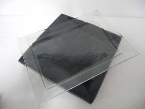 Four modern glass serving plates incl a red and black plate. Lifespace Sale
