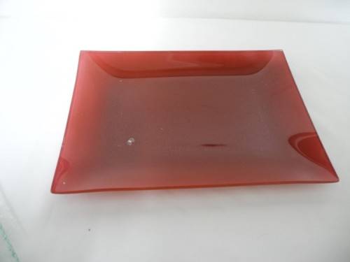 Four modern glass serving plates incl a red and black plate. Lifespace Sale