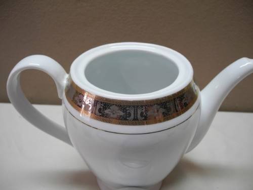 A gorgeous Japanese Yamasen porcelain teapot with 24kt gold detailing-Lifespace Sale