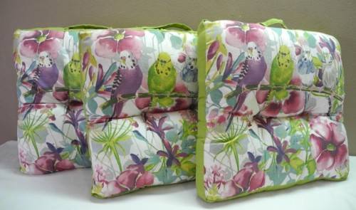 14 stylish upmarket brightly coloured patio chair cushions. Bid/cushion