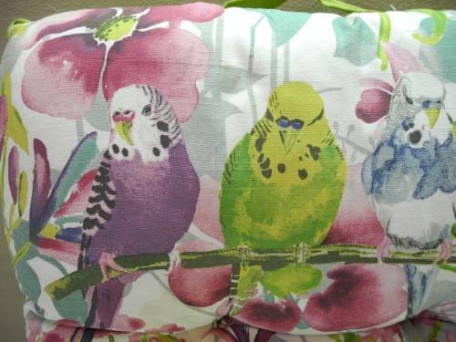 14 stylish upmarket brightly coloured patio chair cushions. Bid/cushion