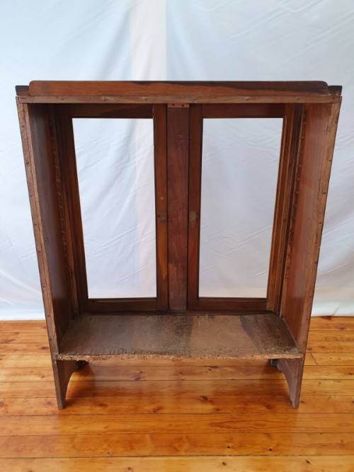 A fantastic vintage Retro display cabinet, needs glass and shelves.Xmas sale