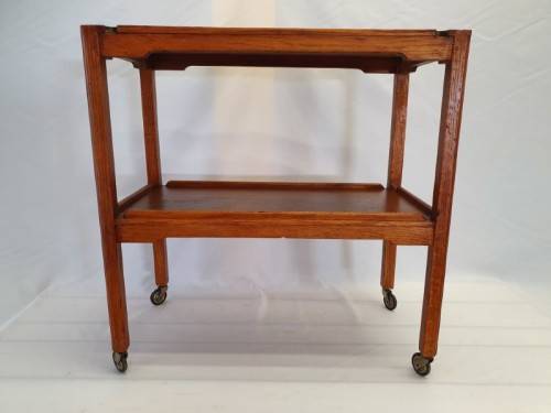 An Oak vintage drinks trolley perfect for all living spaces. Xmas sale!