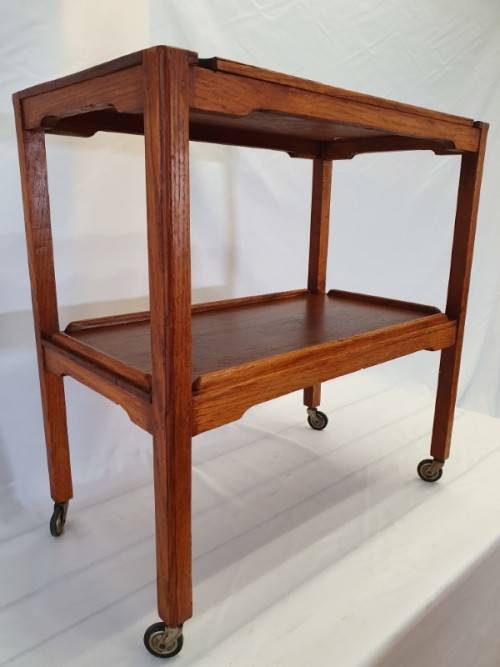 An Oak vintage drinks trolley perfect for all living spaces. Xmas sale!