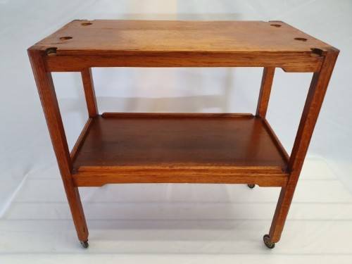 An Oak vintage drinks trolley perfect for all living spaces. Xmas sale!