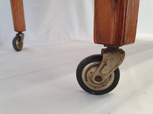 An Oak vintage drinks trolley perfect for all living spaces. Xmas sale!