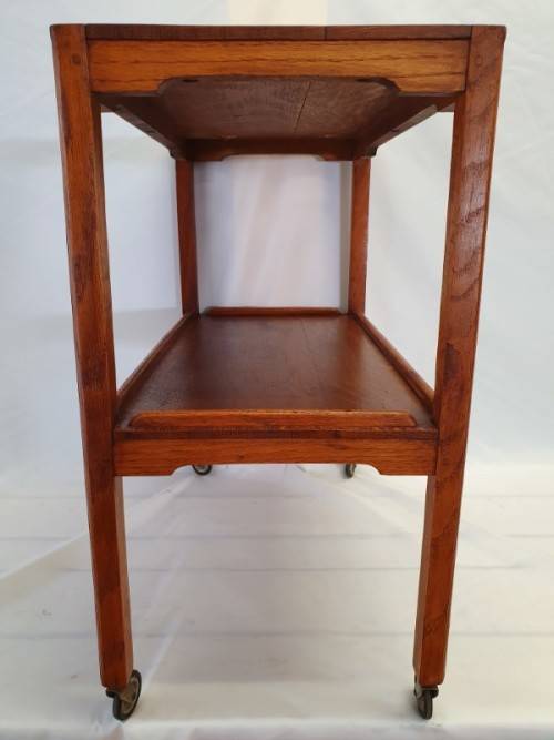 An Oak vintage drinks trolley perfect for all living spaces. Xmas sale!