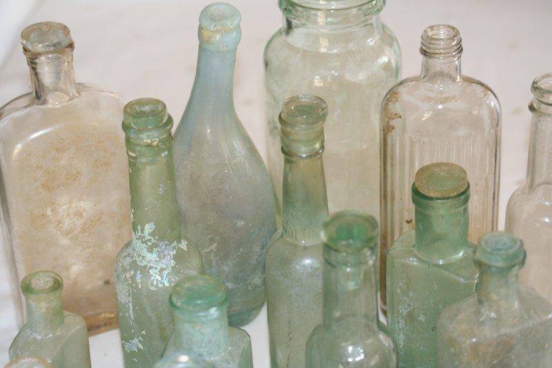 "JOB LOT" MORE THAN 40 RARE BOTTLES AND GLASS LIDS ON THE R1 SALE!!! THESE BOTTLES ARE COLLECTABLE.