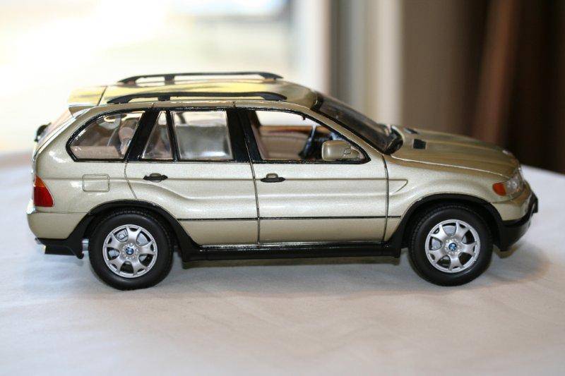 A STUNNING BMW X5  - EXCELLENT CONDITION!!! SCALE 1/18