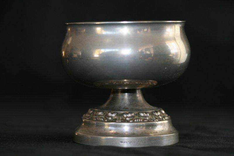 WOW! A VINTAGE IANTHE OF ENGLAND SILVER PLATED GOBLET!!! THIS IS A BEAUTIFUL PIECE...