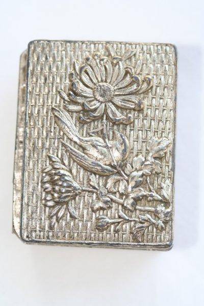 A STUNNING ANTIQUE LITTLE TRINKET BOX!!! VERY NICE DETAIL...