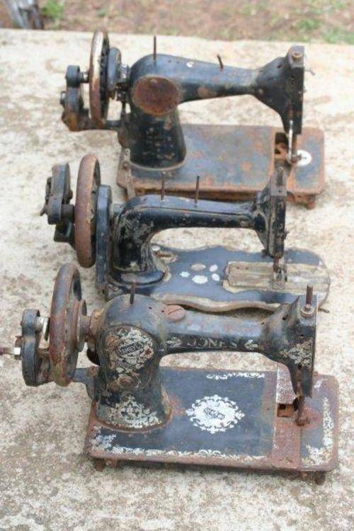 ***JOB LOT*** ANTIQUES SEWING MACHINES!!!! ONE BID FOR ALL....
