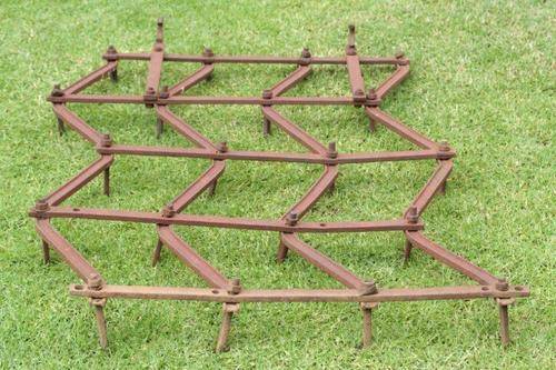 A STUNNING OLD PEG TOOTH HARROW (EG) - VERY COLLECTABLE!!! AWESOME TO HANG STUFF...