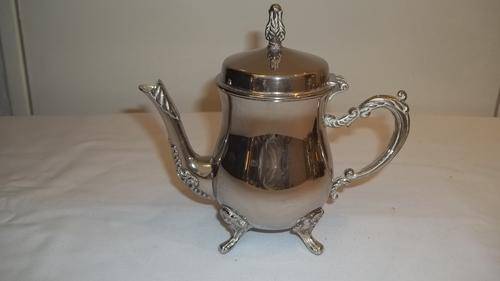 EXQUISITE SILVER PLATED "ONE CUP" TEAPOT ON FEET - A VERY BEAUTIFUL PIECE