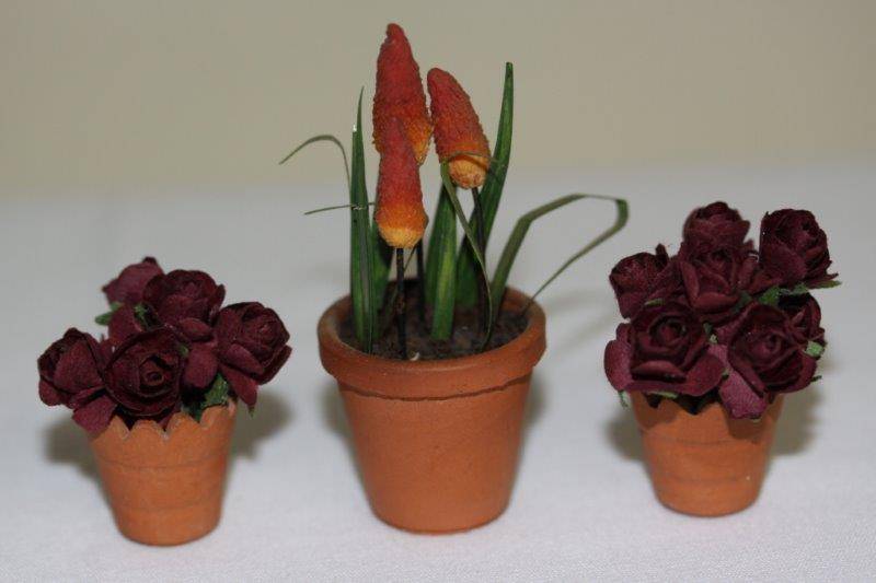 AWESOME VINTAGE DOLL HOUSE POT PLANTS WITH FANTASTIC DETAIL!!! THIS IS AWESOME FURNITURE