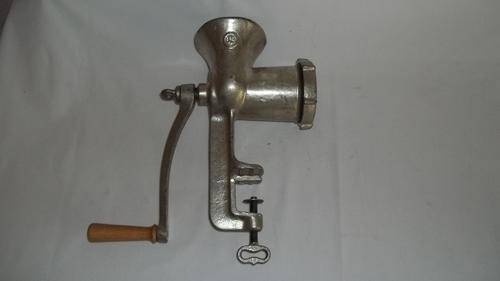 AMAZING CAST METAL O.B. NO. 10 MINCER IN FANTASTIC CONDITION - IDEAL FOR YOUR FARM STYLE KITCHEN