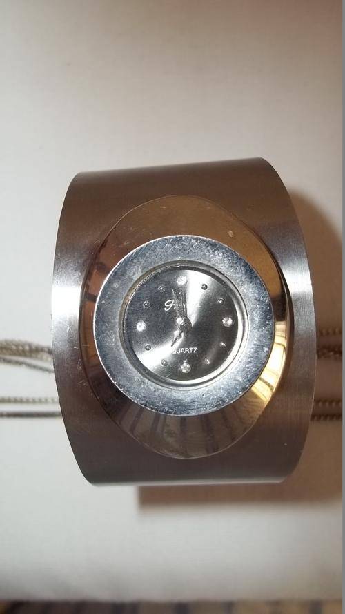 AWESOME THICK BRACELET STYLE LADIES FASHION WATCH - THIS IS A NICE LOOKING WATCH