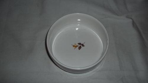 VERY PRETTY ROUND A.G. GILLIES BELLWARE CERAMIC TRINKET BOWL - VERY PRETTY