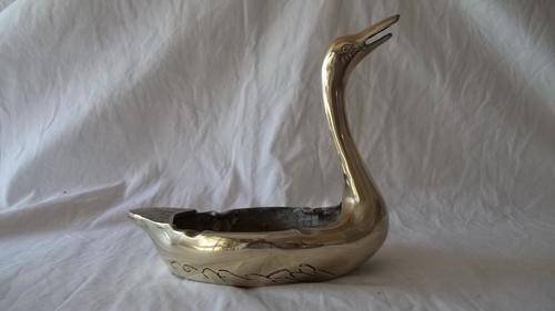A VERY AWESOME HEAVY SOLID BRASS LARGE SWAN ASHTRAY - IDEAL FOR OUTDOORS, BAR OR AT THE BRAAI AREA