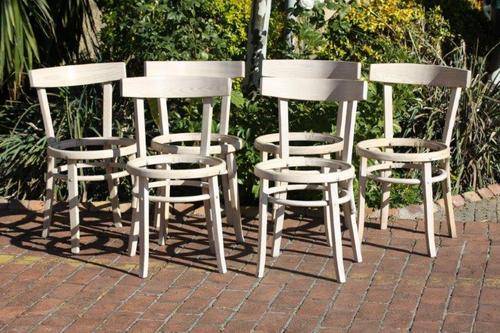 6 x STUNNING BENTWOOD CHAIRS IN GOOD CONDITION! PERFECT FOR A SMALL COFFEE SHOP OR PATIO! BID/CHAIR