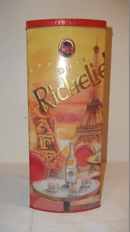 WOW!! AN AMAZING LIMITED EDITION DUC DE RICHELIEU BRANDY DISPLAY TIN IN EXCELLENT CONDITION