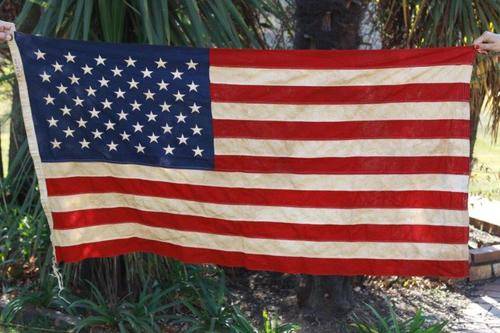 A STUNNING VINTAGE AMERICAN FLAG FROM THE OLDEST FLAG MAKER IN THE USA! VERY COLLECTABLE, AWESOME!!!