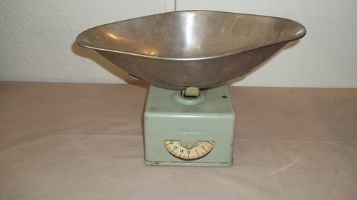 AN AWESOME VINTAGE INCA OF SWITZERLAND HOUSEHOLD SCALE WITH A GOODS TRAY = AWESOME!!!