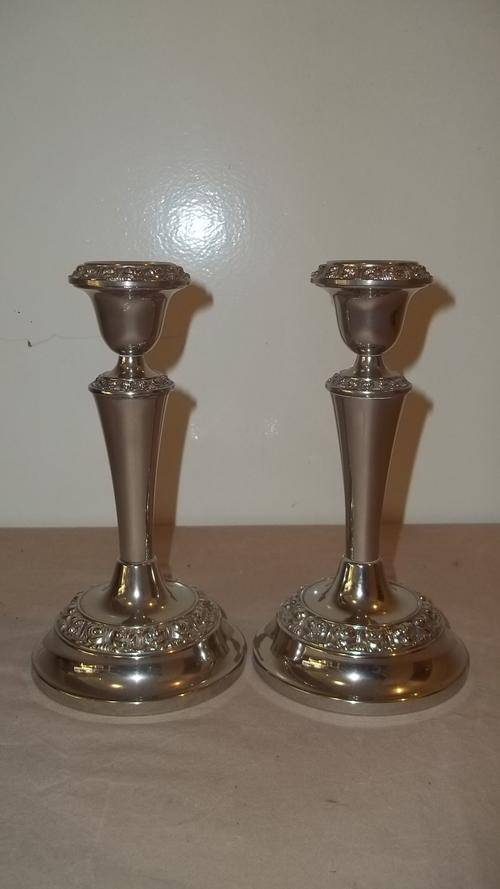 TWO AWESOME IANTHE OF ENGLAND SILVER PLATED CANDLE STICK HOLDERS WITH STUNNING DESIGN WORK