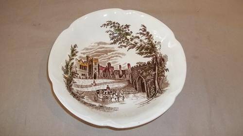 A SPECTACULAR VINTAGE JOHNSON BROTHERS OF ENGLAND "HADDON HALL" VEGETABLE SERVING BOWL