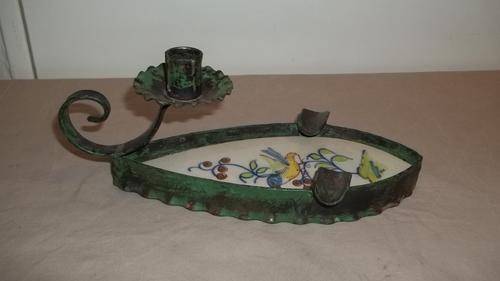 A STUNNING METAL HANDHELD CANDLE HOLDER AND ASHTRAY WITH A TILE INLAY - QUITE DIFFERENT