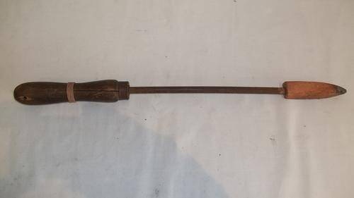 A FANTASTIC VINTAGE COPPER SOLDERING IRON WITH WOODEN HANDLE - QUITE AWESOME!