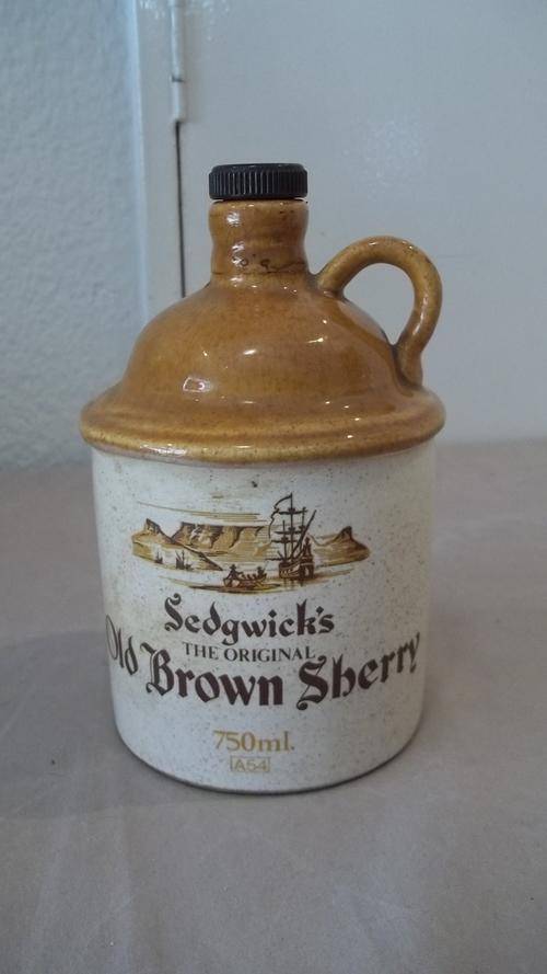 AN AMAZING STONEWARE "OLD BROWN SHERRY" (OBS) 750ml DECANTER WITH THE ORIGINAL CORK STOPPER