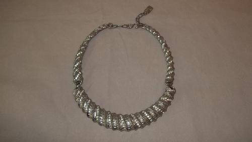 A STUNNING SILVER PLATED "VIA FASHION JEWELLERY" LADIES CHOKER WITH DIAMANTE