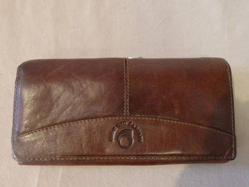 A BEAUTIFUL GIORGIO FABIANI BROWN LEATHER PURSE WITH COIN AND NOTE COMPARTMENTS