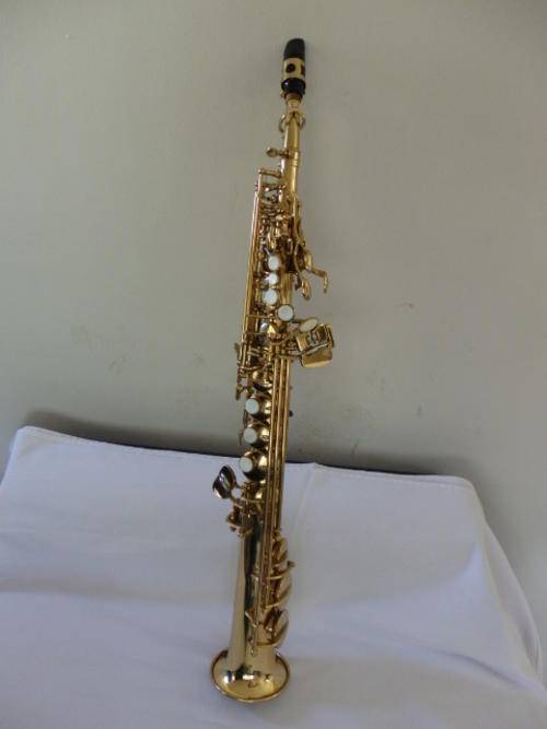 A STUNNING ARBITER PRO SOUND OF ENGLAND BRASS SOPRANO SAXOPHONE IN IT'S ORIGINAL CASE